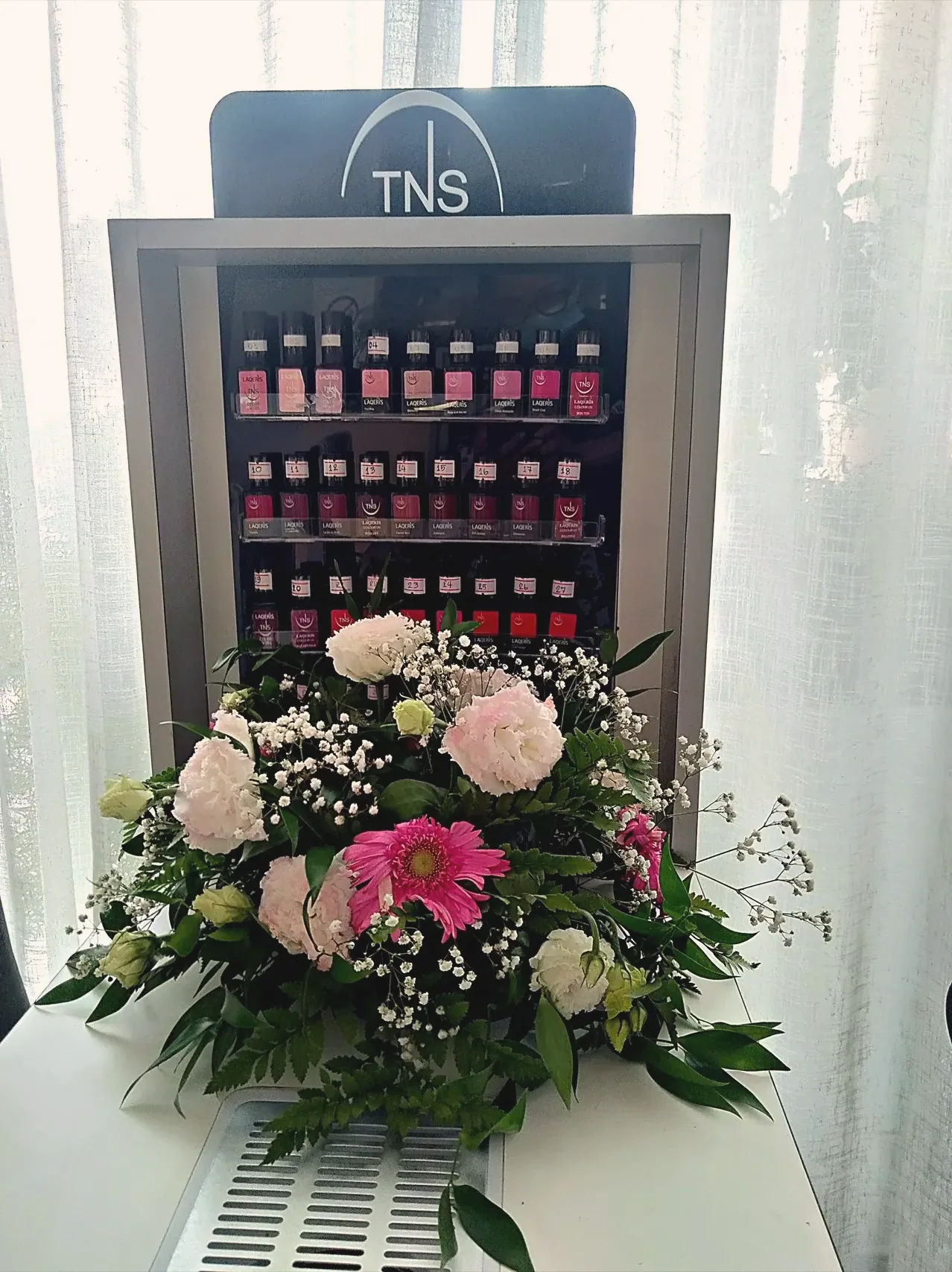 La vetrina degli smalti TNS